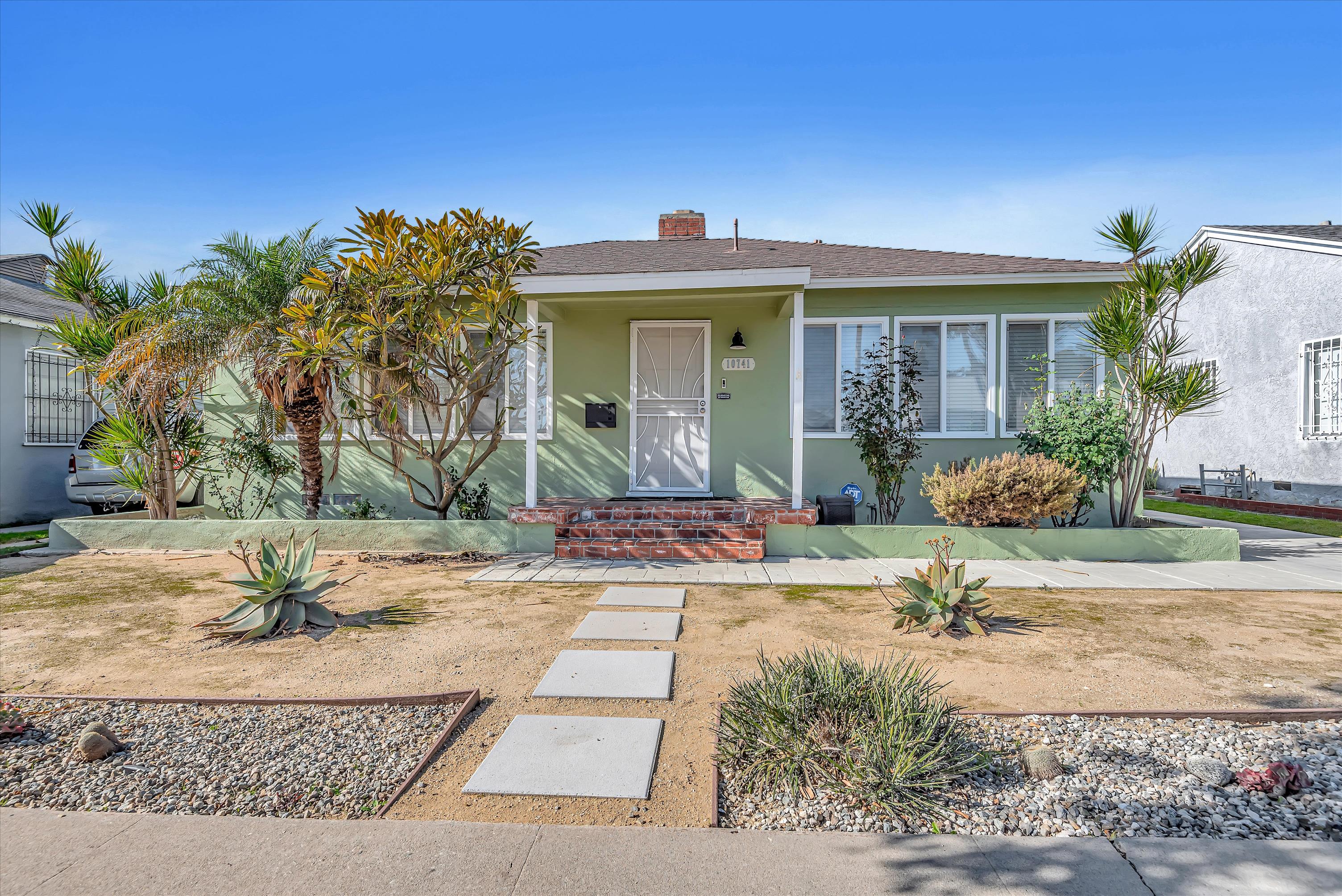 Beautiful East Central, Charleston, SC house showcasing the best property management services