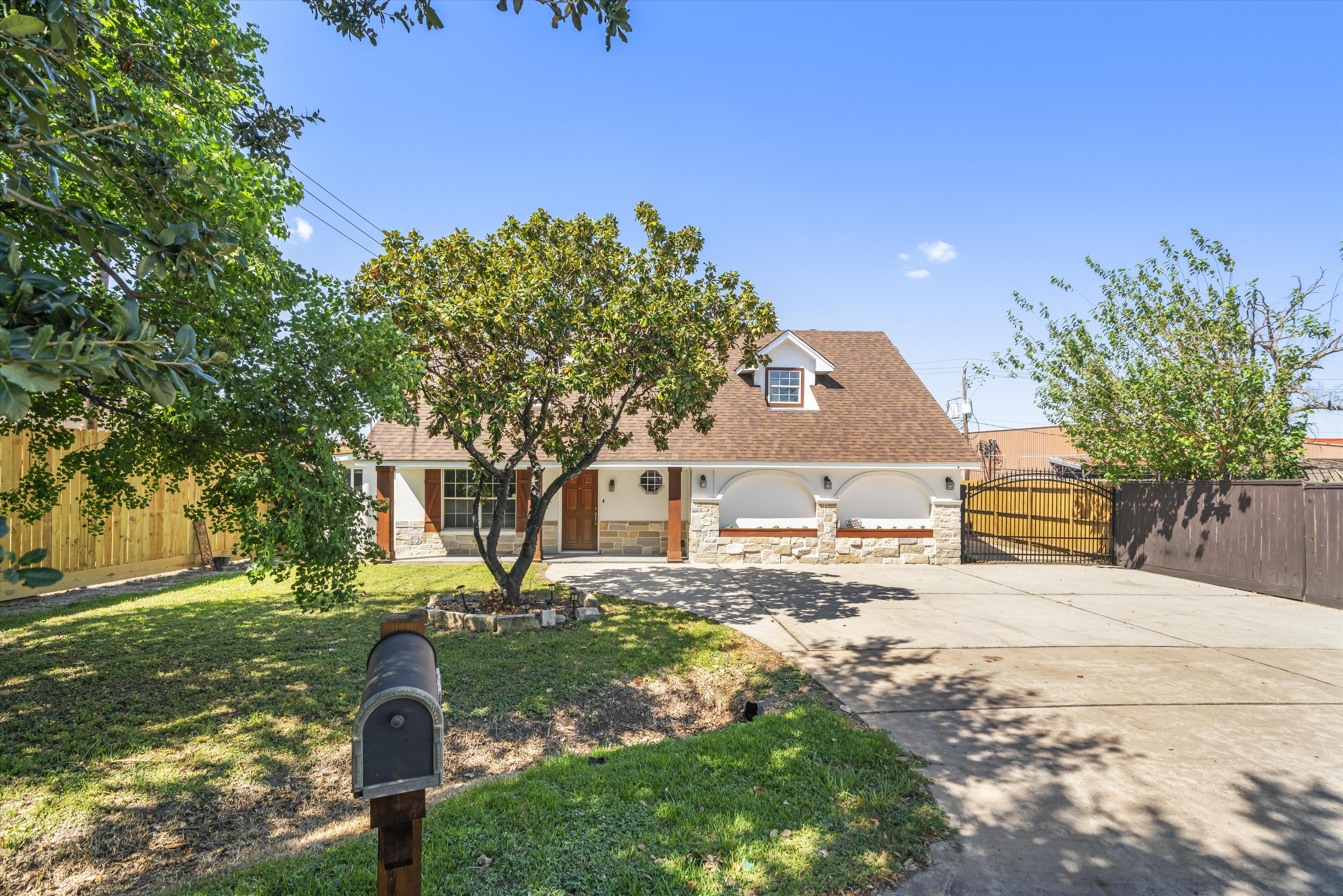 Beautiful Garden of the Gods/Pleasant Valley, Colorado Springs, CO house showcasing the best property management services