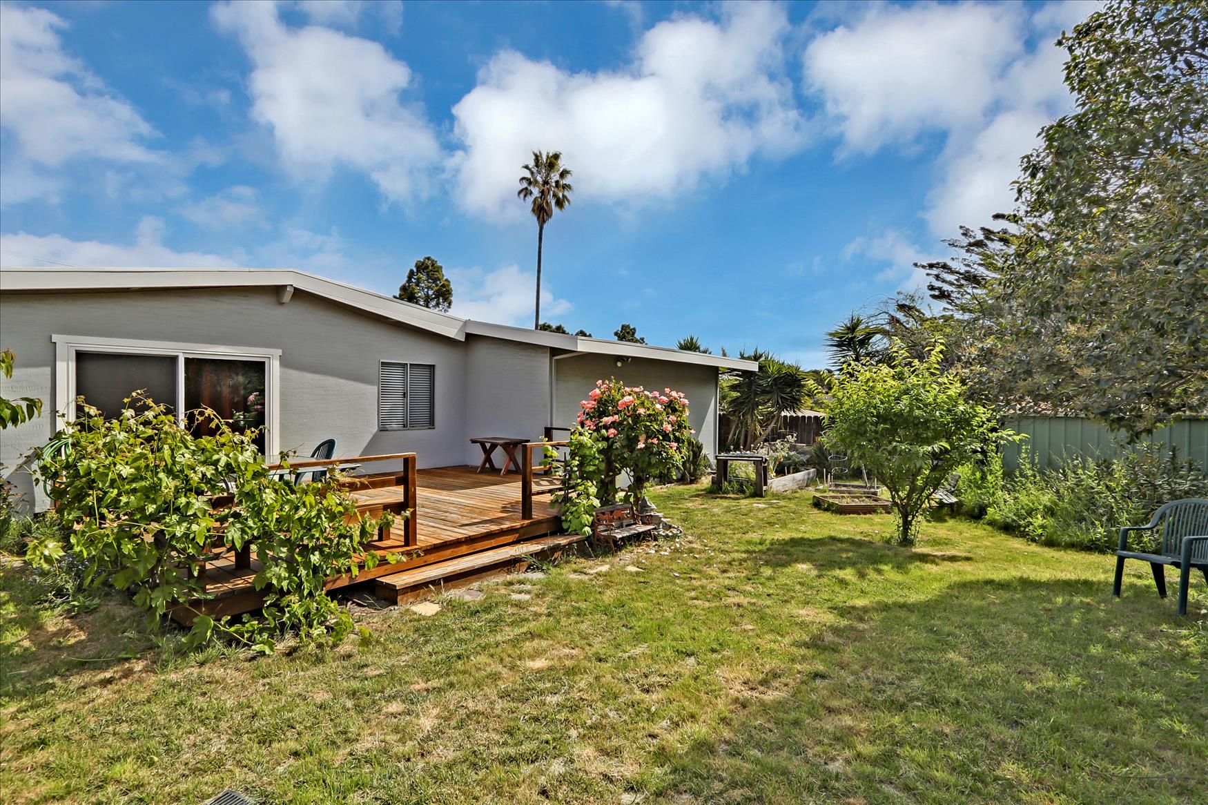 Beautiful Hollywood Park, Sacramento, CA house showcasing the best property management services