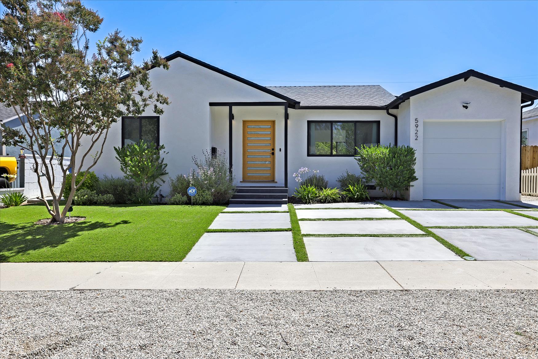 Beautiful Washington School, Long Beach, CA house showcasing the best property management services